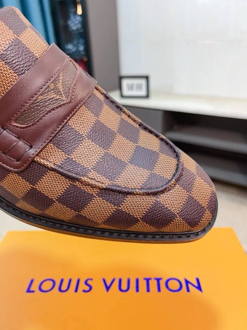 Ex-factory price 720🌹🌹High version [LV] Louis Vuitton's popular casual leather shoes🎖Fashionable and elegant🎖🎖Material: Original imported open-edge beaded cowhide, washed cowhide leather lining, original open-molded rubber outsole, high-end and classy, ​​elegant quality, instantly transforming into a handsome man ❤❤Standard\nNumber: 38-44